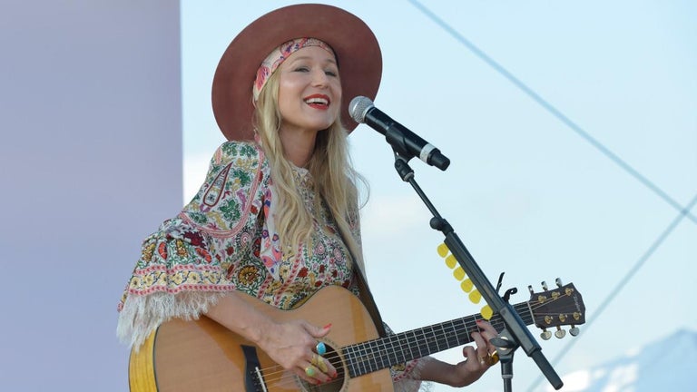 Jewel Claims Her Mom Stole $100 Million From Her