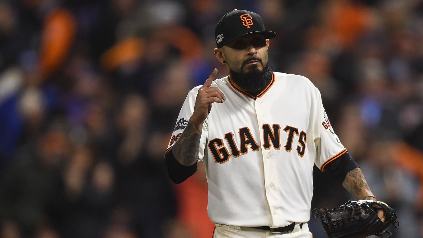 Sergio Romo's final Giants appearance includes standing ovation, pitch clock violations, Hunter Pence reunion