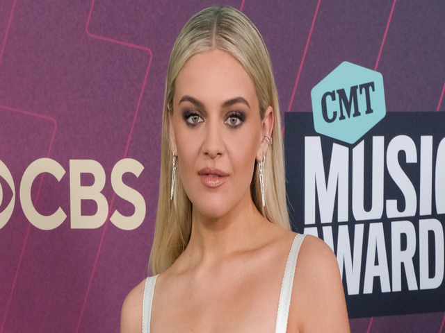 Kelsea Ballerini Says 'Shut up' to Haters of Her Leggy CMT Awards Outfit