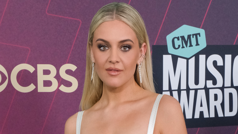 Kelsea Ballerini Hits Back at Lip Syncing Accusations After People's Choice Country Awards Performance
