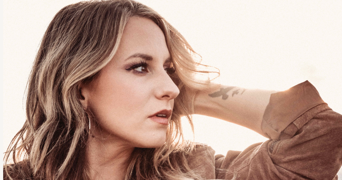 Country Singer-Songwriter Caitlyn Smith Talks Solo Tour and Upcoming Album, 'High and Low