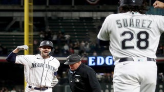 Dylan Cease is using PitchCom device to call his own games