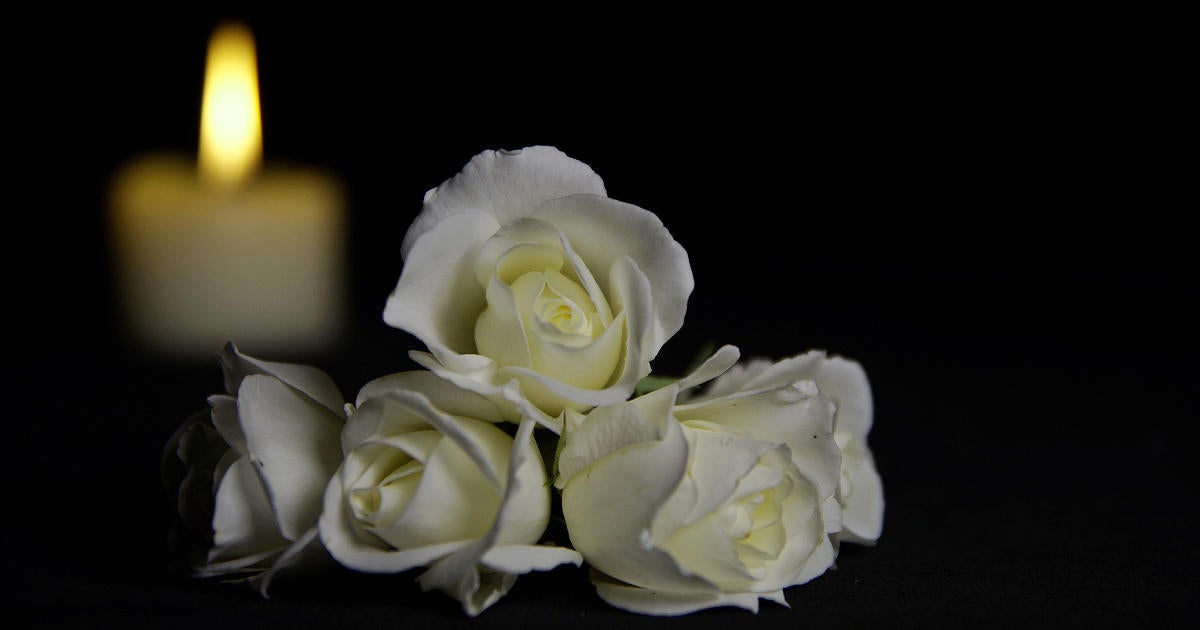 white-flowers-candle-memorial