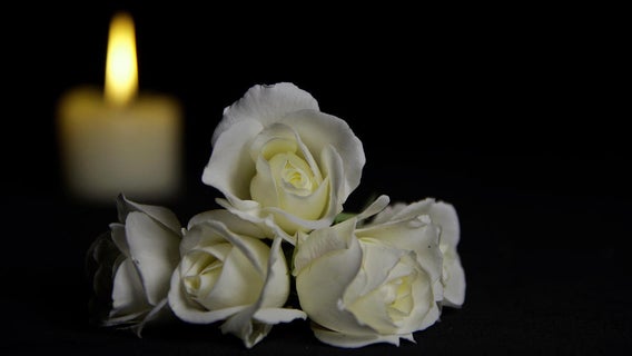white-flowers-candle-memorial