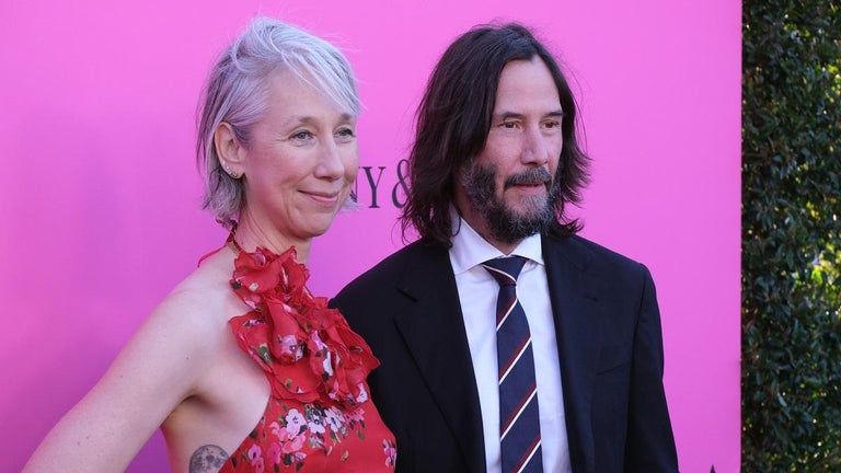 Keanu Reeves Shares Sweet Smooch With Girlfriend Alexandra Grant on Red Carpet
