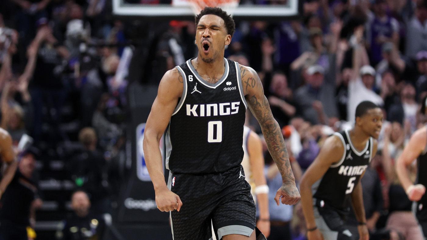 Kings lead 2-0 against Warriors in playoff series