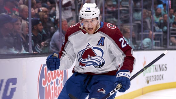 nathan-mackinnon.jpg