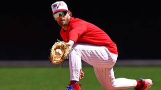Harper returns for Phils, 160 days after Tommy John surgery