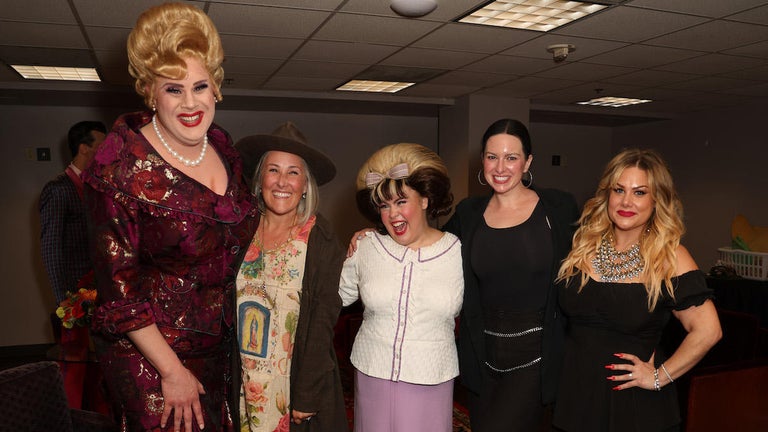 Original 'Hairspray' Star Ricki Lake Gives Her Blessing to Current Cast Backstage at Tour Opening