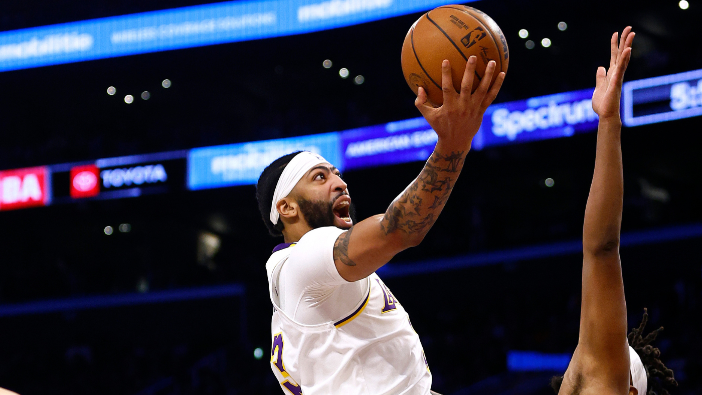 Lakers vs. Warriors score: LeBron James, Anthony Davis lead L.A.