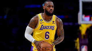 LeBron James switching jersey from No. 6 to No. 23 — again