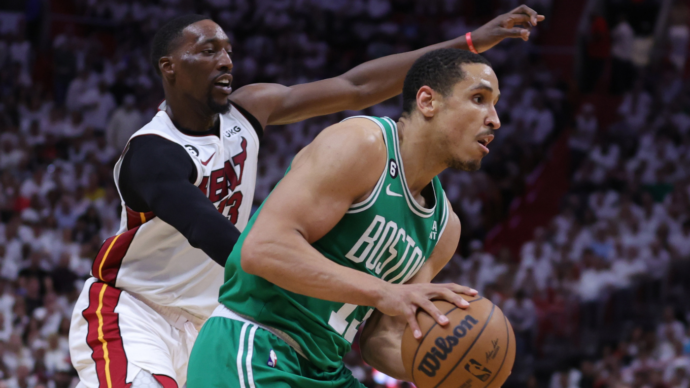 Malcolm Brogdon injury: Celtics guard playing through partially torn tendon in right arm vs. Heat, per report