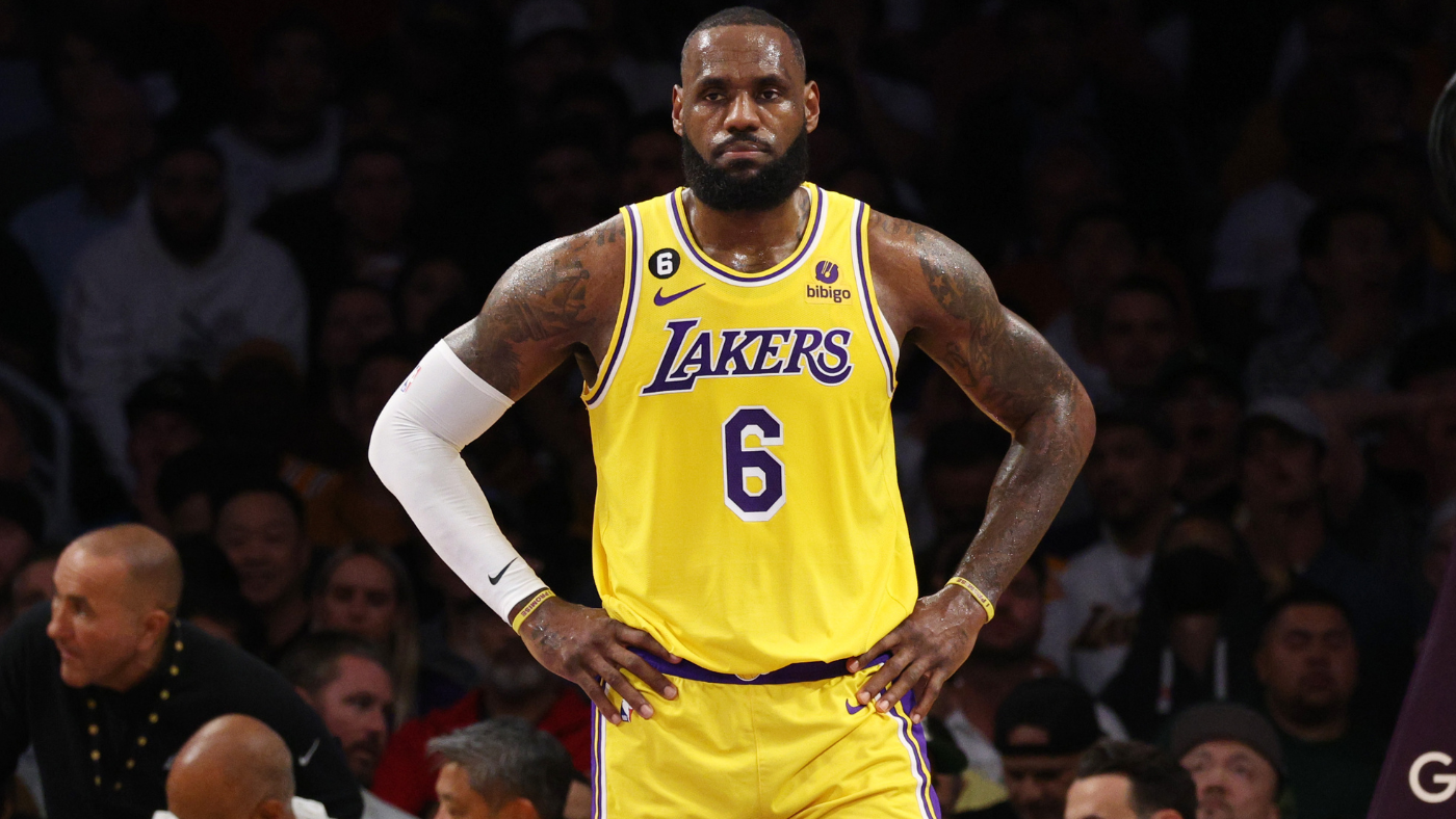 Cedera kaki LeBron James: Bintang Lakers bisa memerlukan operasi setelah membayar melalui tendon robek, per laporan
