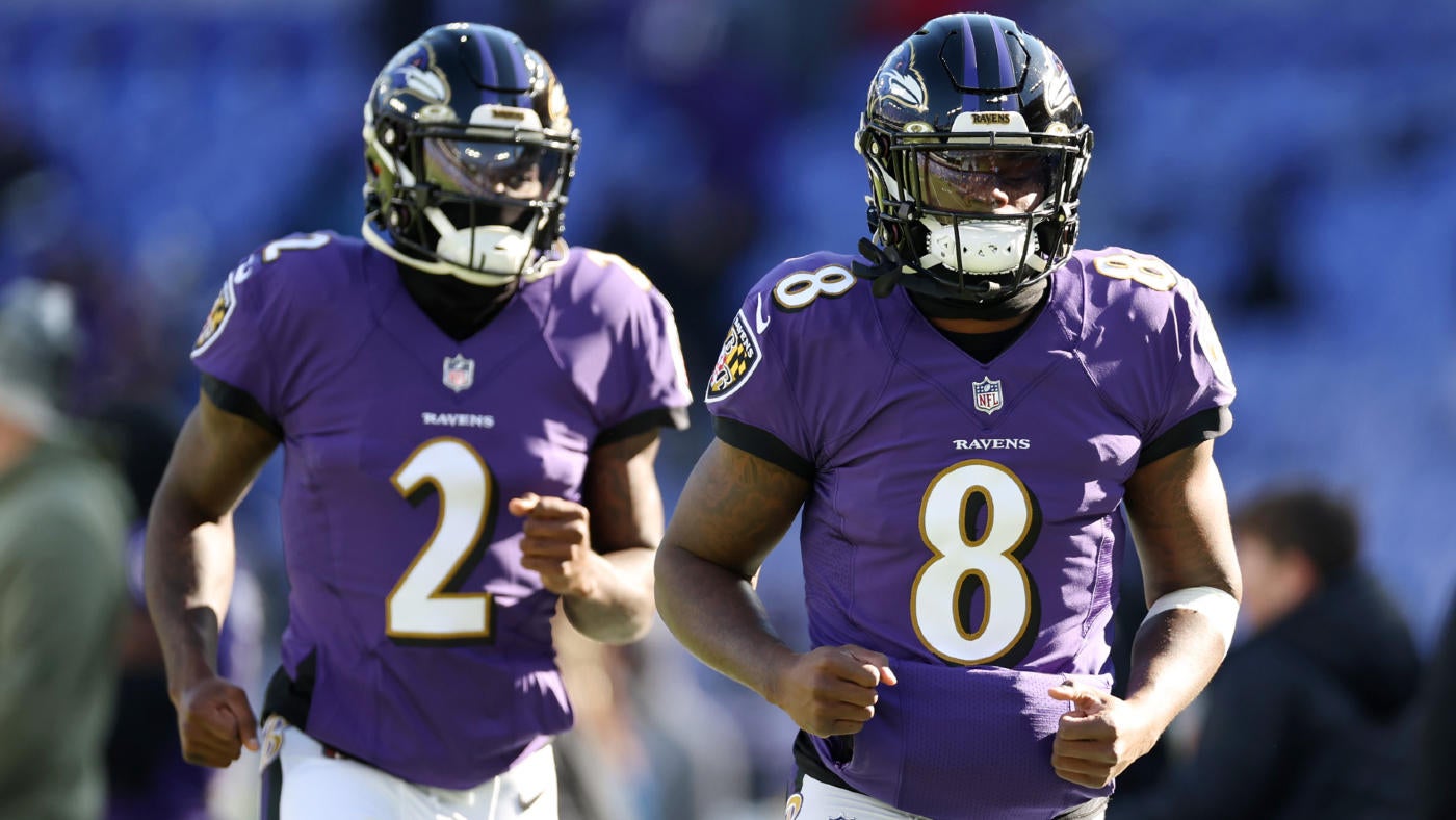 John Harbaugh mengatakan Ravens mengusulkan aturan QB ketiga untuk playoff musim lalu, senang melihat protokol baru diterapkan