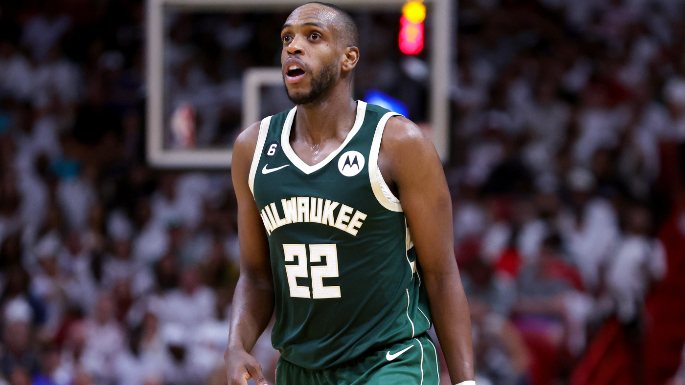 Bucks' Khris Middleton had knee surgery after playoffs and before potential free agency, per report