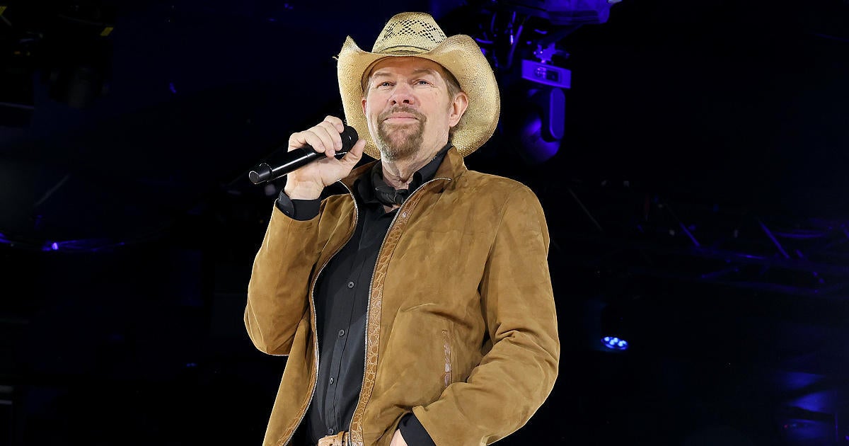 Toby Keith Delivers Heartfelt Speech During People's Choice Country