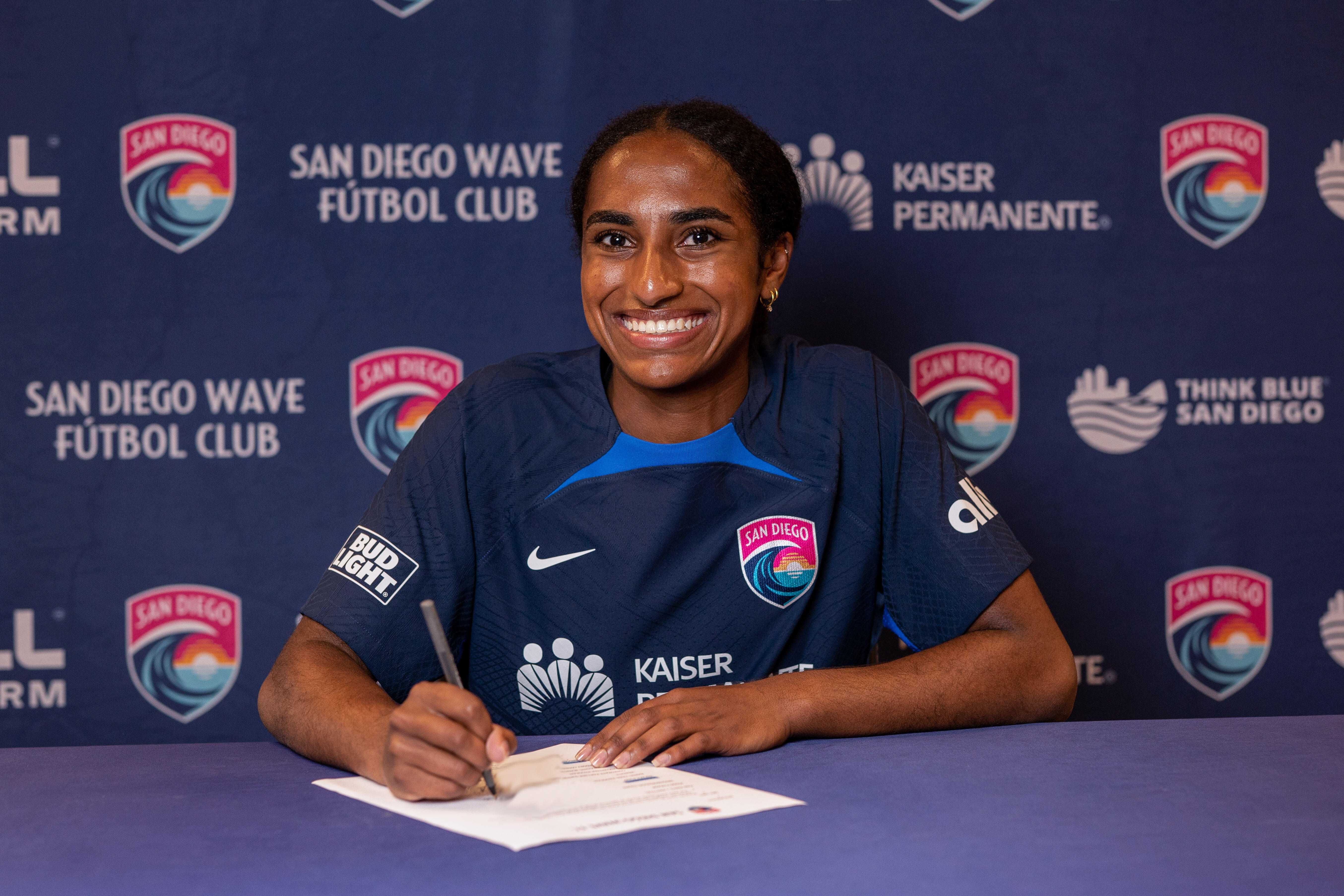 wavefc-naomigirma-contractextension-001.jpg