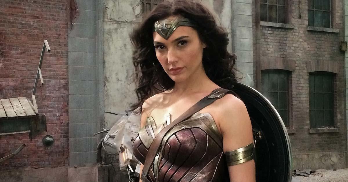 Wonder Woman Everything Fans - Gal walking down the street in her