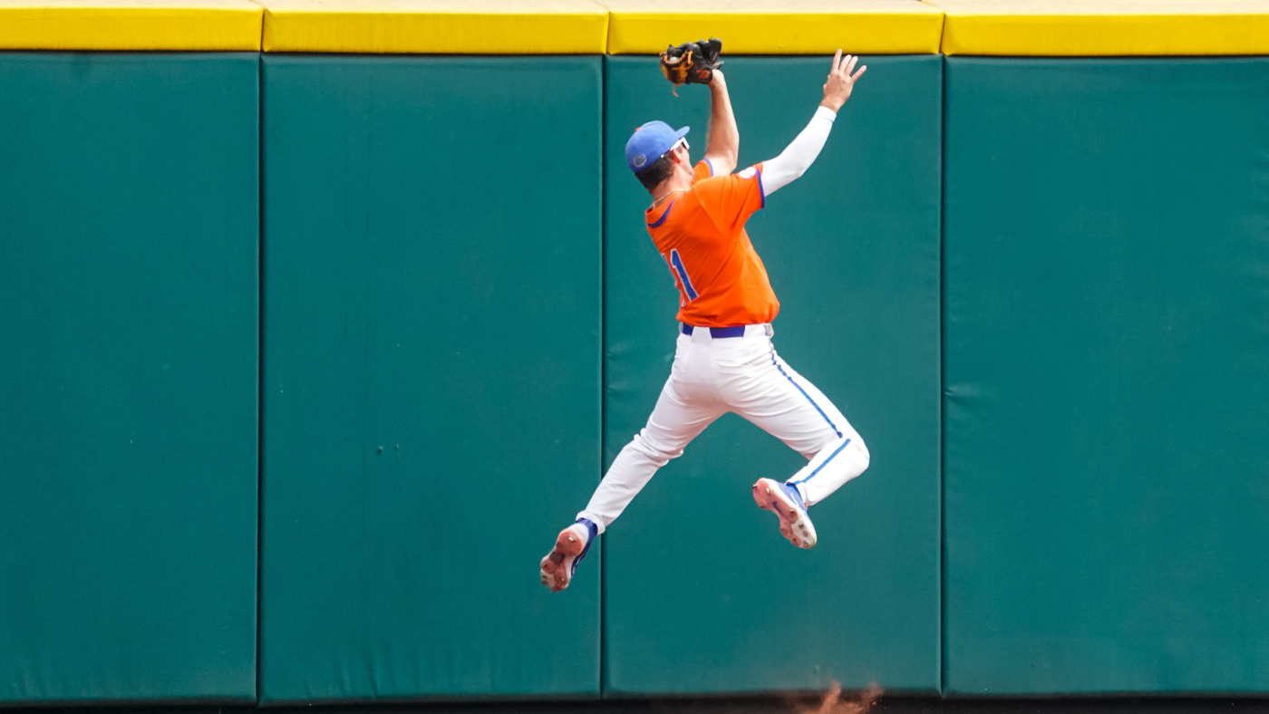 Florida freshman scores go-ahead run, makes game-ending catch to send Gators to College World Series finals