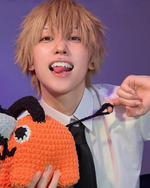 Chainsaw Man Cosplay Bares Its Fangs With Denji