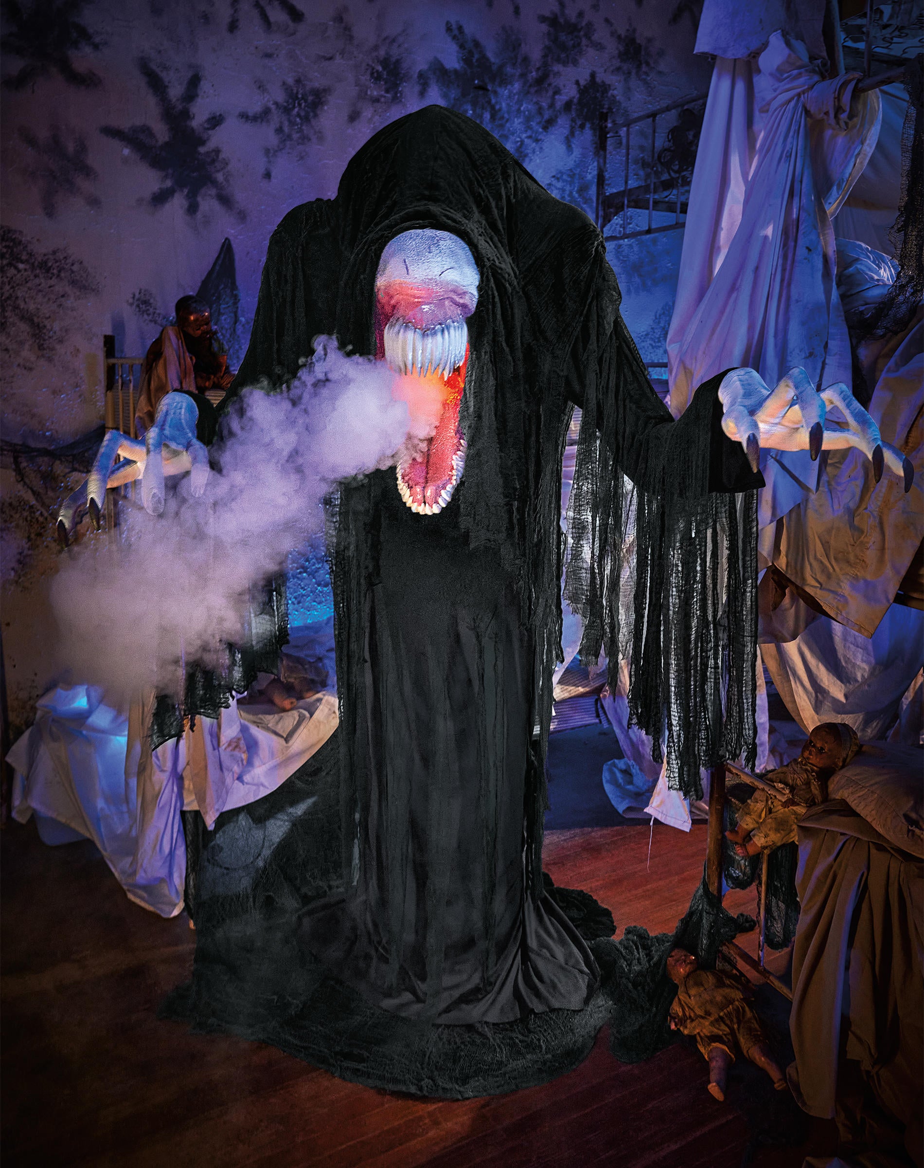 Spirit Halloween Reveals 40th Anniversary Animatronics Including   Spirit Halloween Death Stalker 