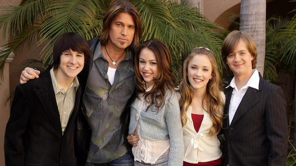 'Hannah Montana' Alum Announces Engagement