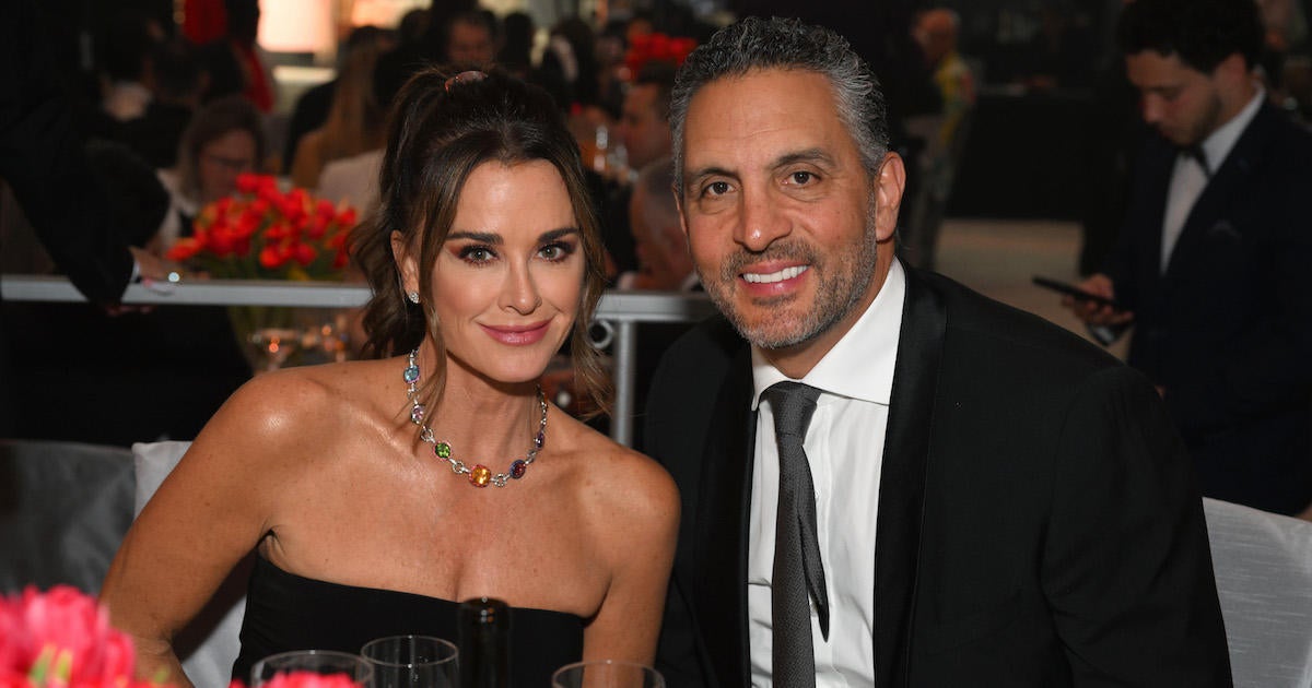 Mauricio Umansky Addresses Kyle Richards Split In 'Buying Beverly Hills ...