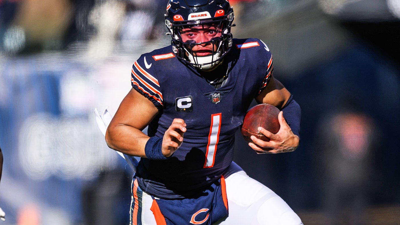justin-fields-4-1400-us.jpg
