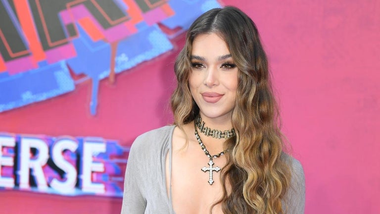 Hailee Steinfeld Makes out With NFL Quarterback in Mexican Resort Pool