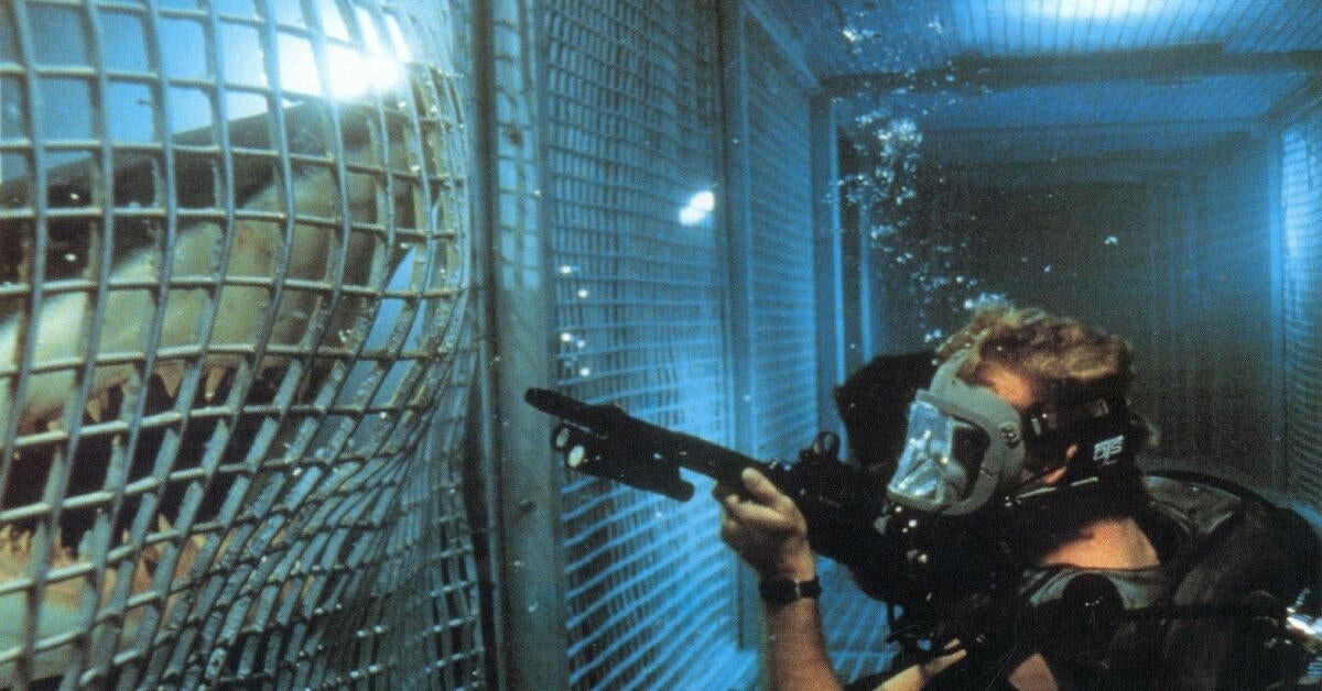 deep-blue-sea-movie-1999-shark-thomas-jane.jpg