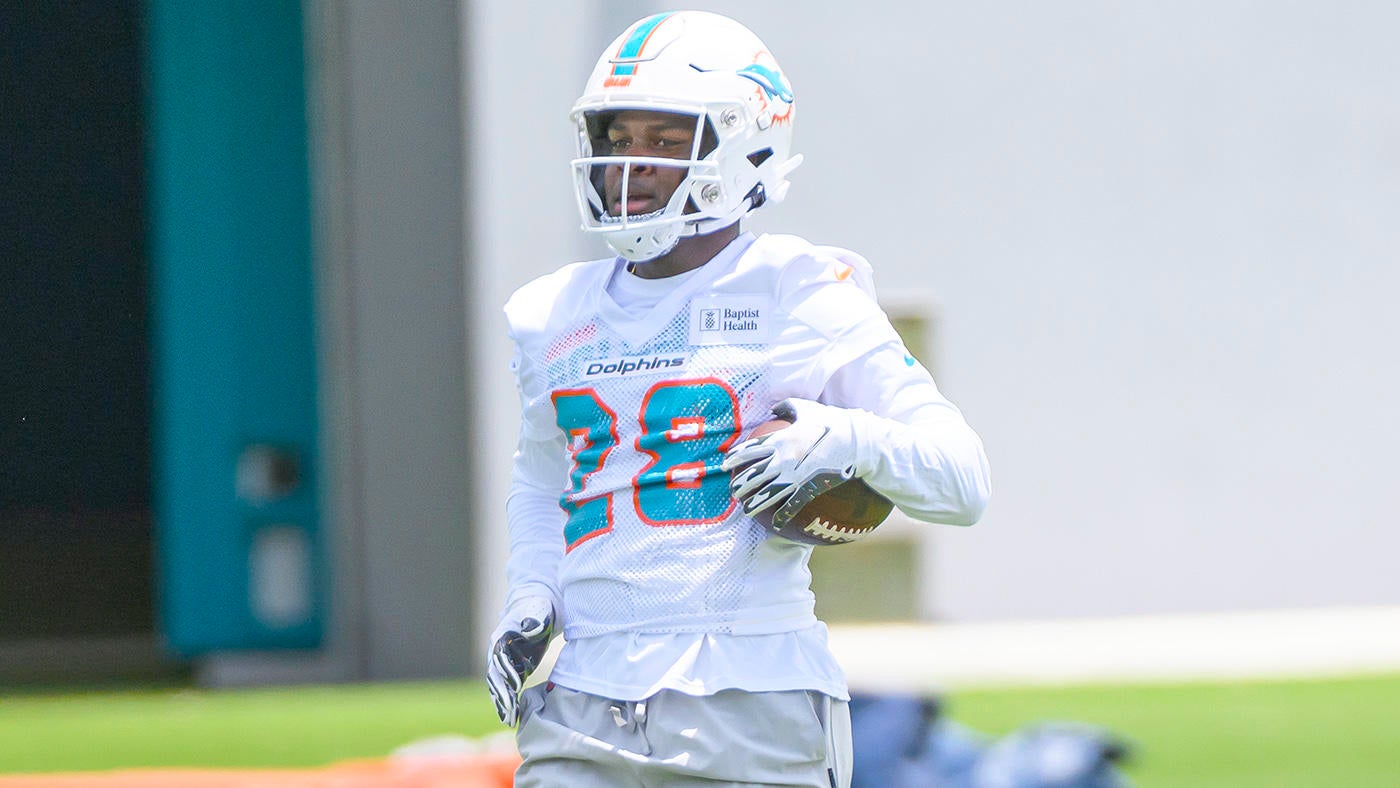 Dolphins rookie Devon Achane doing 'amazing stuff' at camp, could take Miami out of Dalvin Cook chase