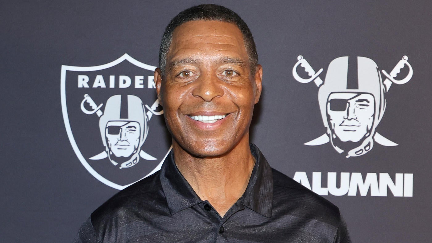 Raiders legend Marcus Allen says NFL's RB situation is 'almost like collusion' as he stands up for Josh Jacobs