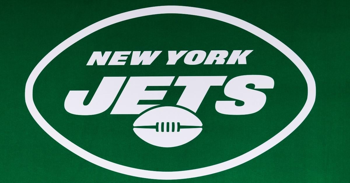 Jets Assistant Coach Taken To Hospital After Getting Hurt During Joint  Practice Fight Between Jets & Bucs - Daily Snark