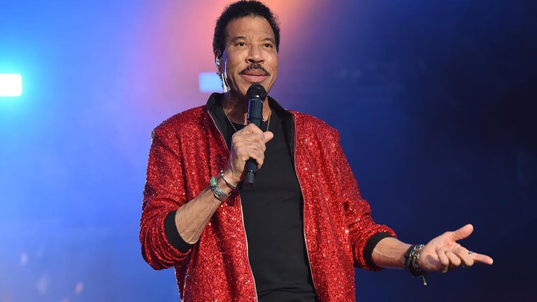 Lionel Richie Delivers On-Stage Apology After Canceling Previous Concert