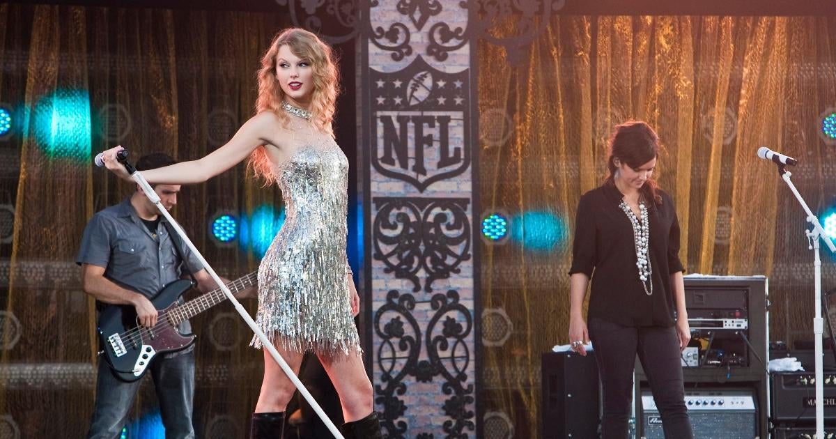 Taylor Swift rejects the Super Bowl halftime show again: Swifties are  thrilled for her decision