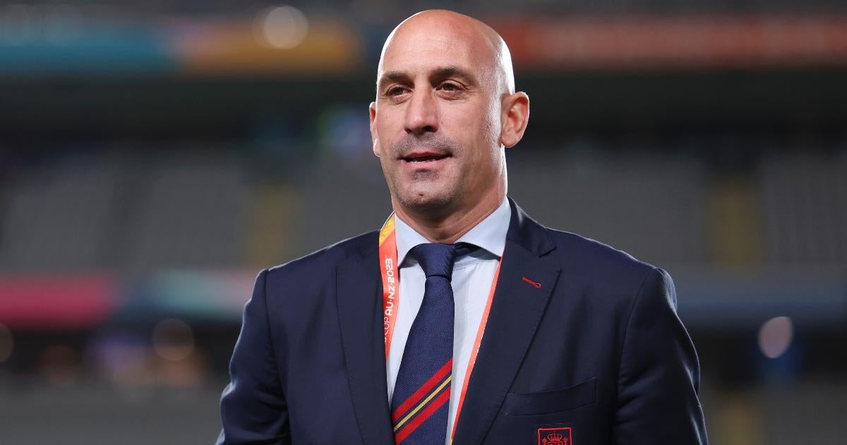 luis-rubiales-apologizes-kissing-womens-world-cup-winner
