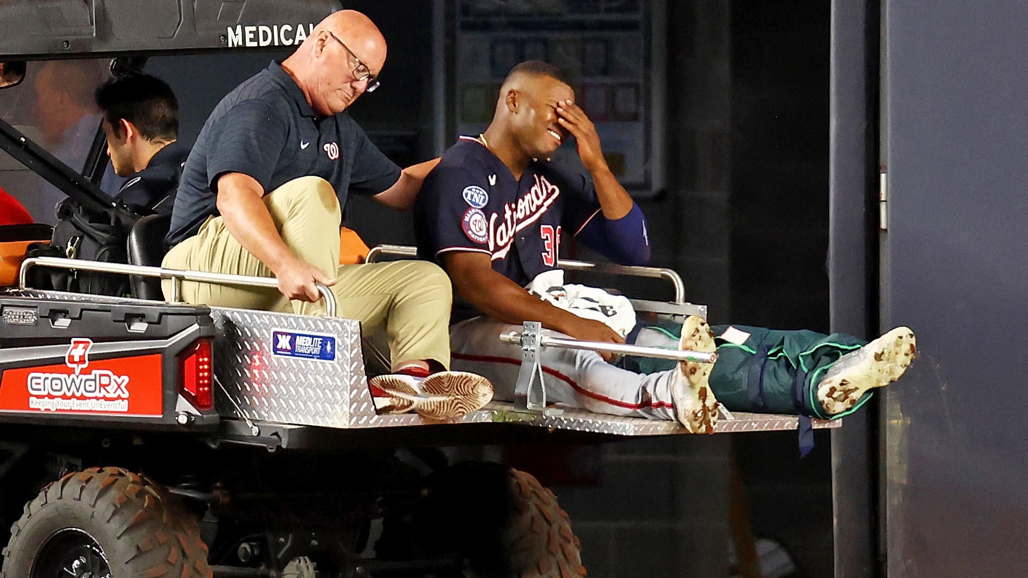 Nationals' Stone Garrett fractures left leg after crashing into Yankee Stadium wall trying to rob home run