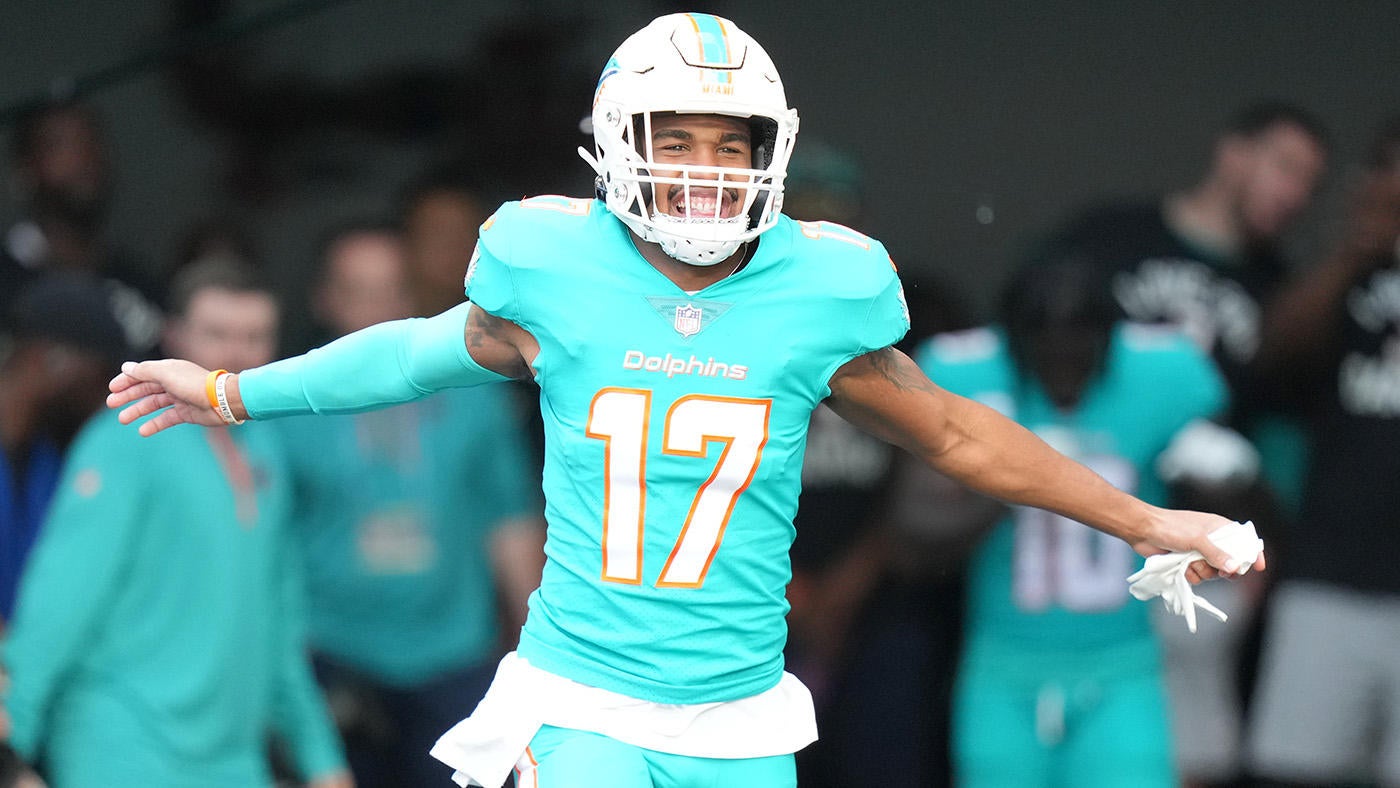 Dolphins WR Jaylen Waddle set to play Week 1 vs. Chargers, LT Terron Armstead on track to sit out, per report