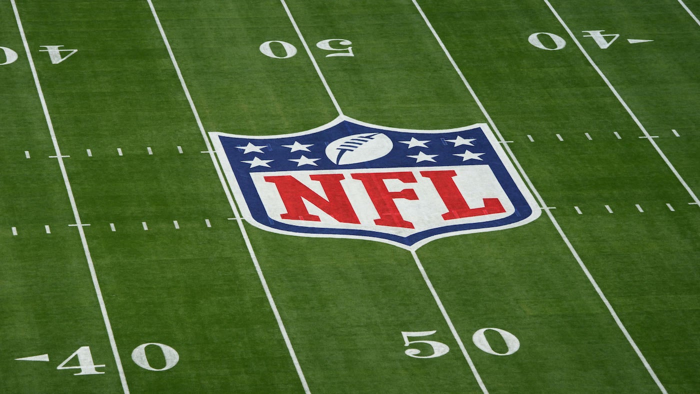 NFLPA calls for 'moving all stadium fields' to natural grass in wake of Aaron Rodgers' season-ending injury