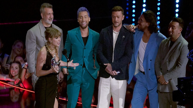 NSYNC Reunites at VMAS, Present Award to Taylor Swift