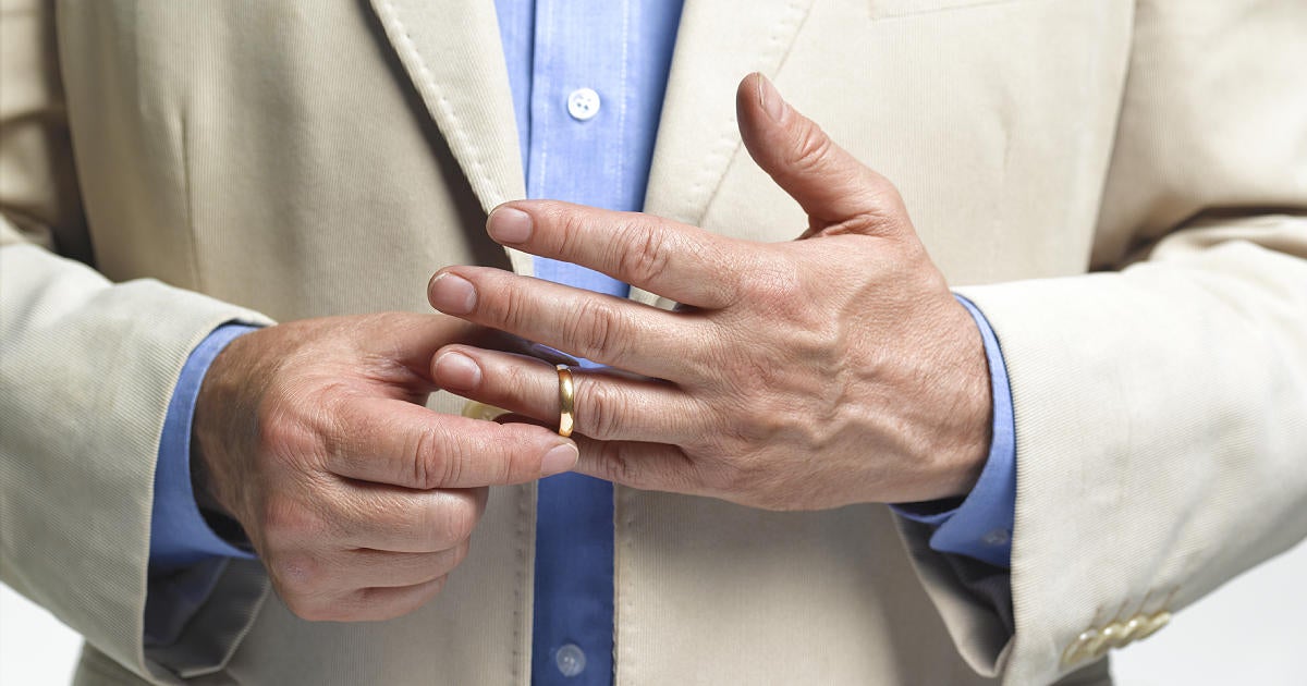 divorced-man-taking-off-wedding-ring