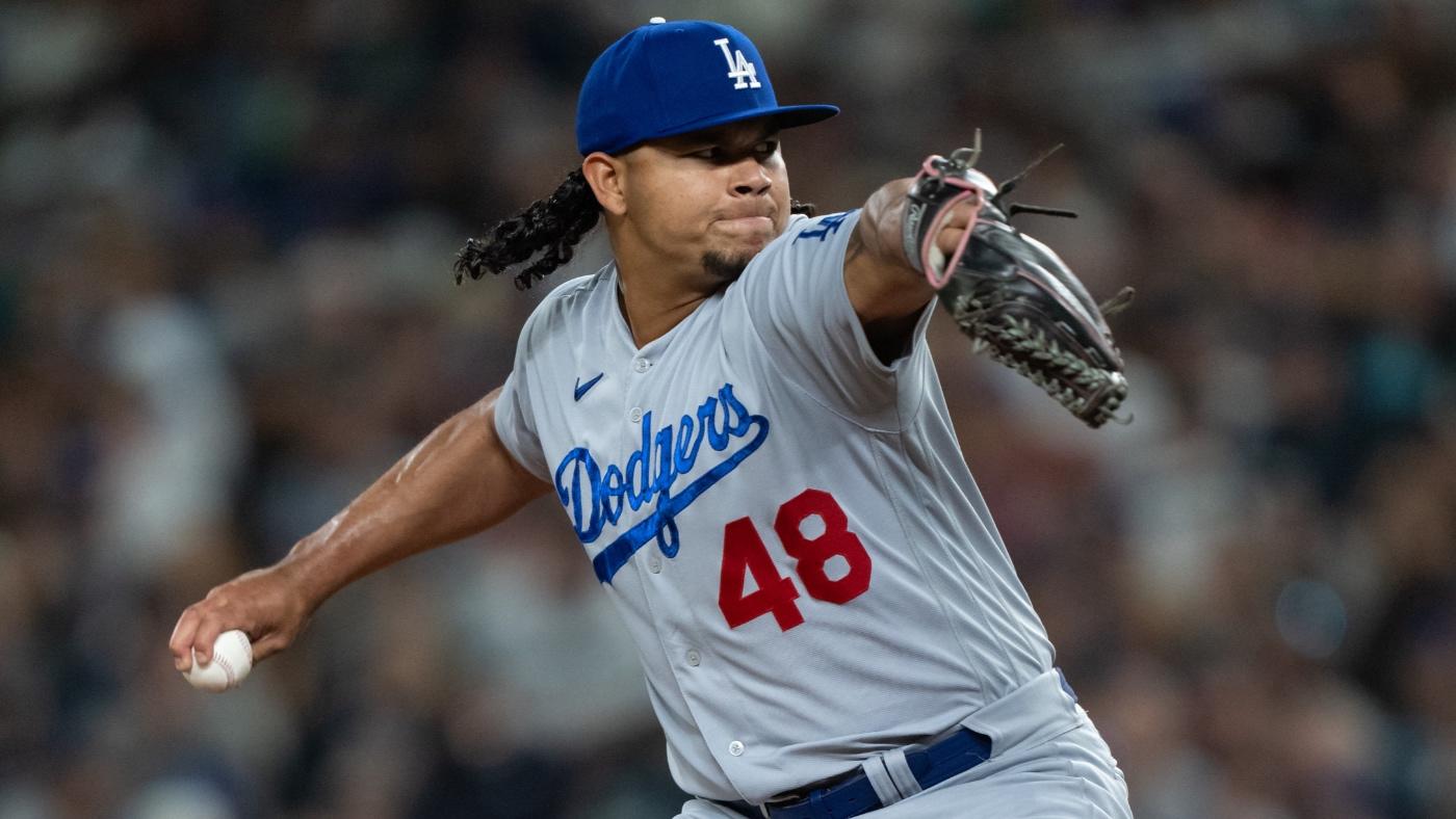 WATCH: Dodgers' Brusdar Graterol gets emotional while pitching in front of mom for first time in seven years
