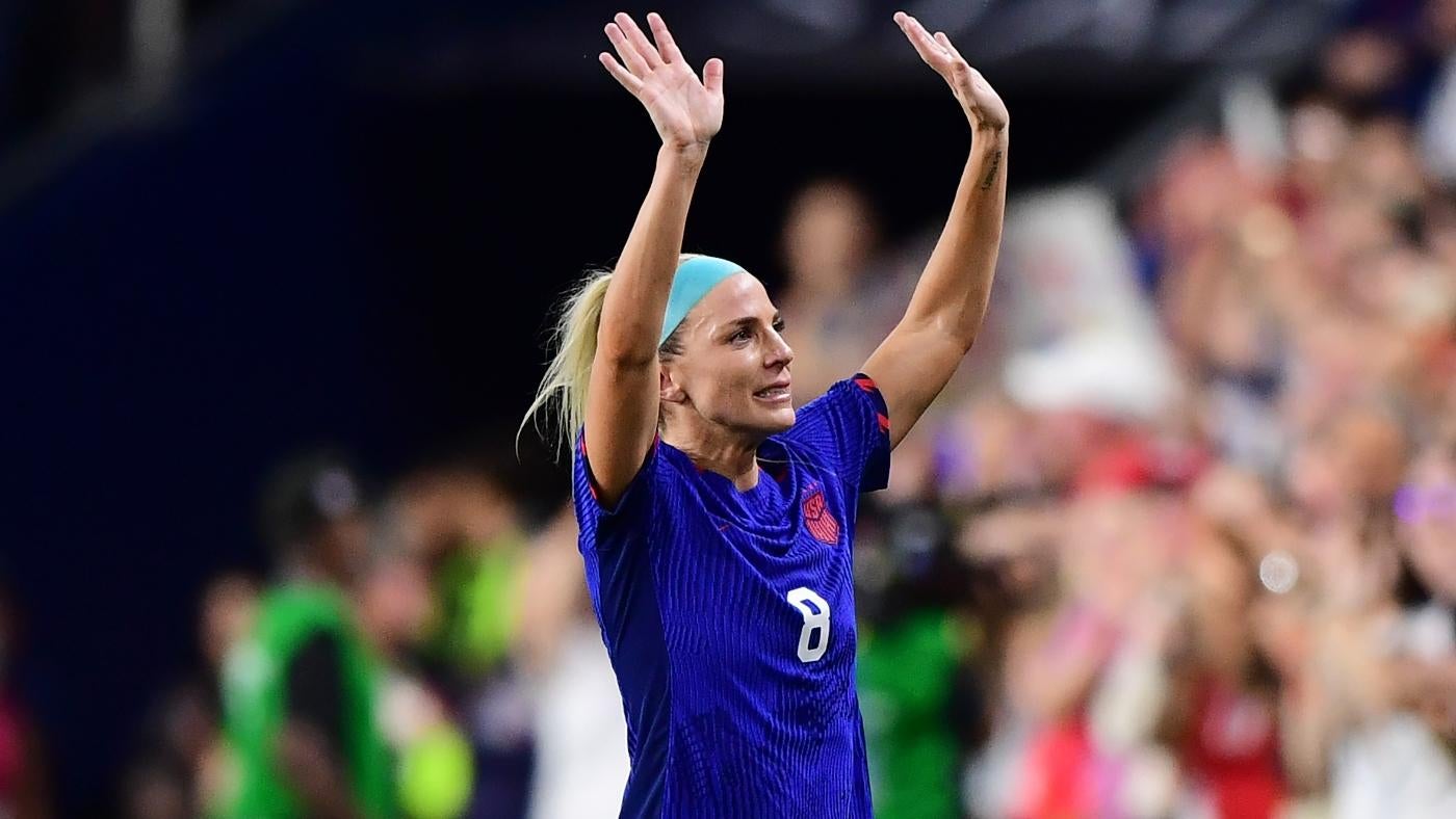 Cardinals' Zach Ertz celebrates wife, Julie, during USWNT World Cup run