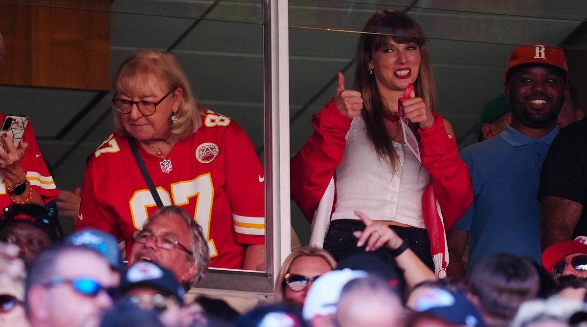 Taylor Swift Gets Explicit While At Kansas City Chiefs Game With Travis ...