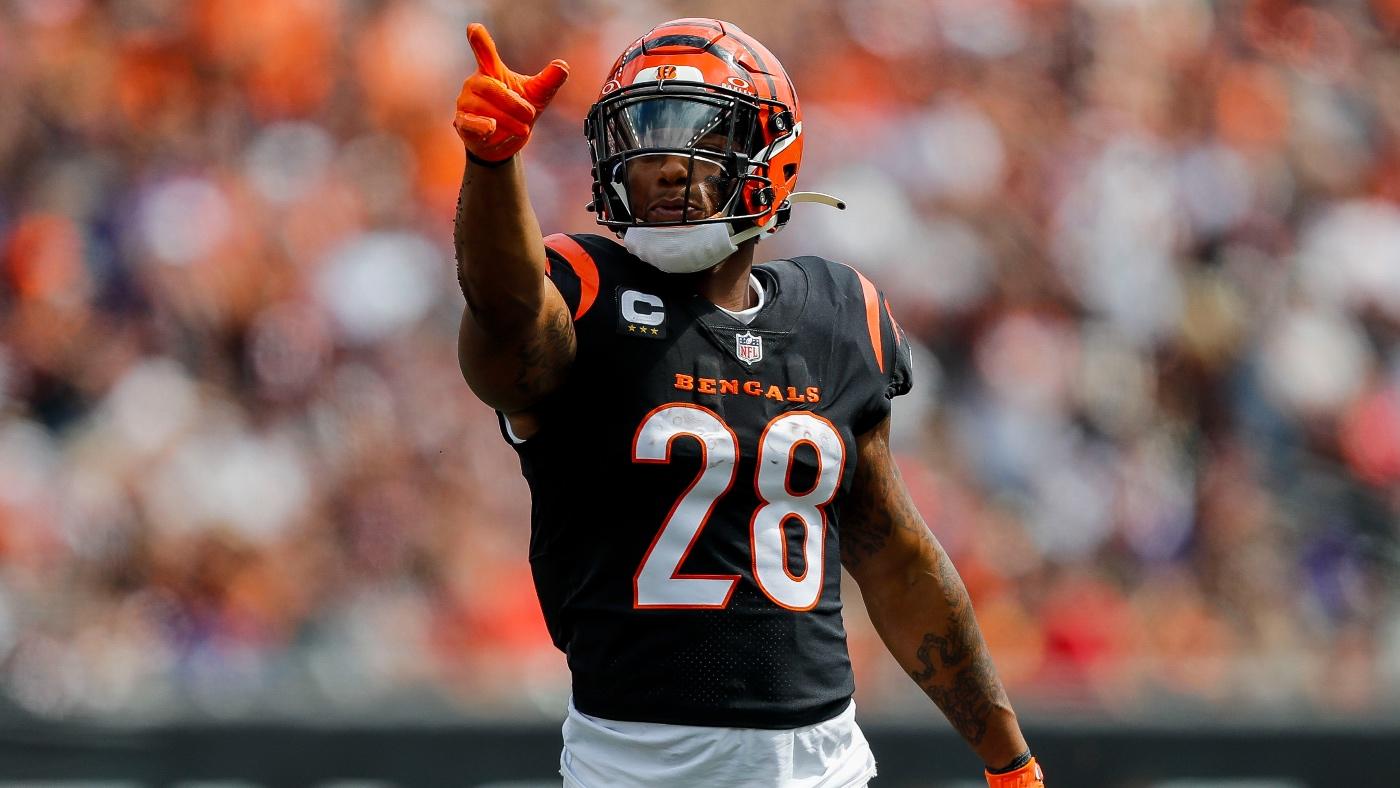 Bengals trade Joe Mixon to Texans after reportedly signing Zack Moss to two-year, $8 million contract