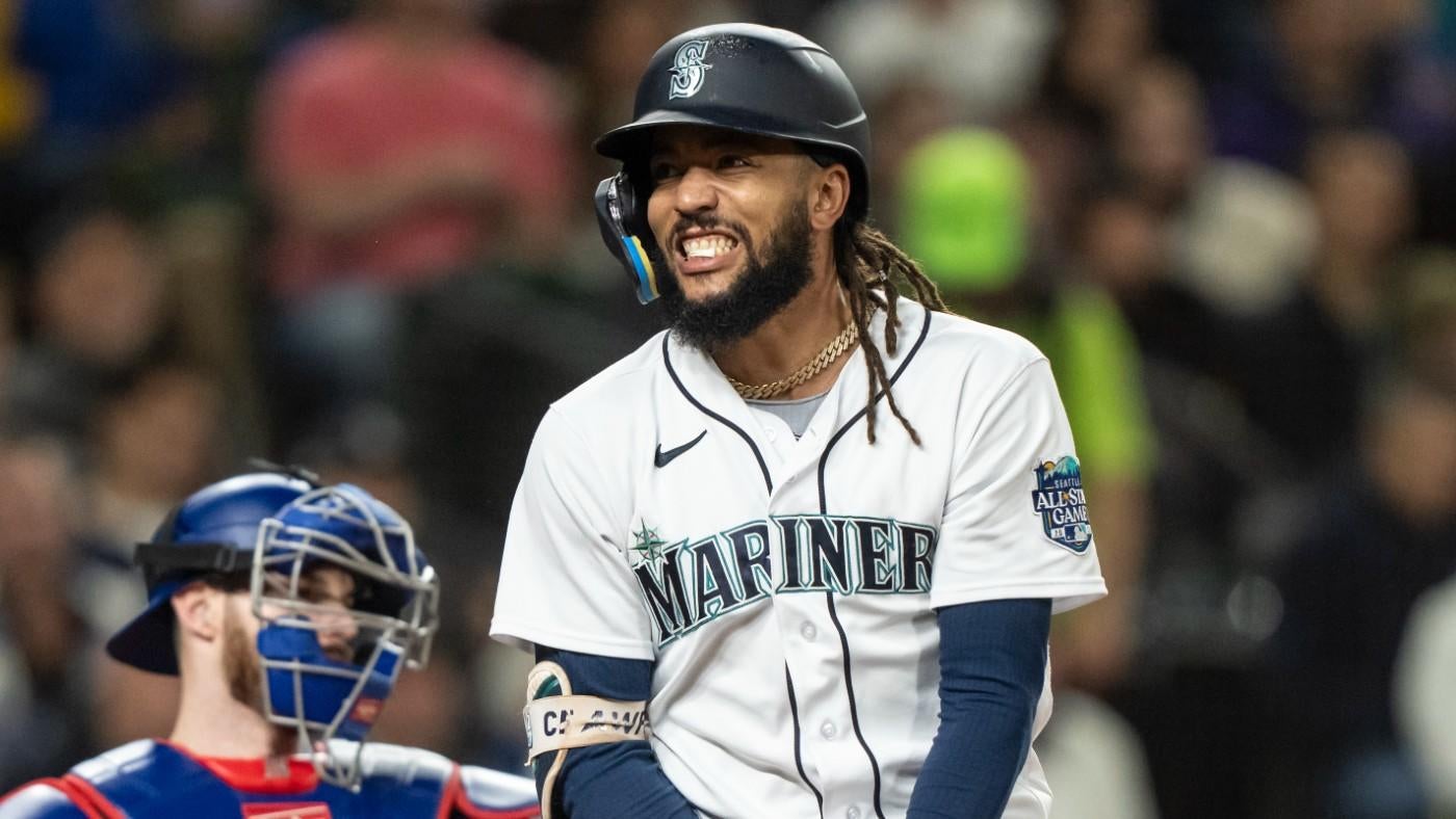 Mariners stun Rangers with ninth-inning comeback, putting Texas postseason clincher on hold