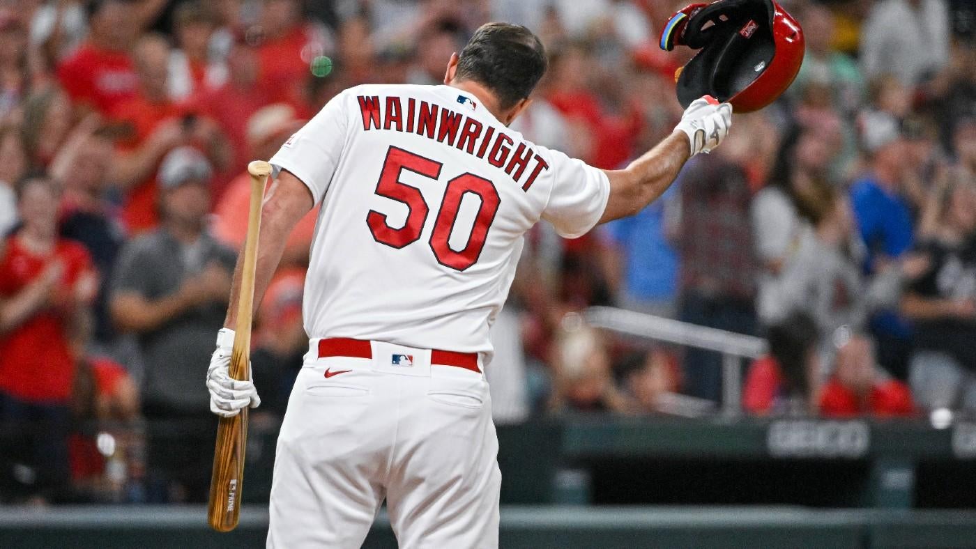 WATCH: Cardinals' Adam Wainwright gets at-bat in front of Busch Stadium crowd before retirement