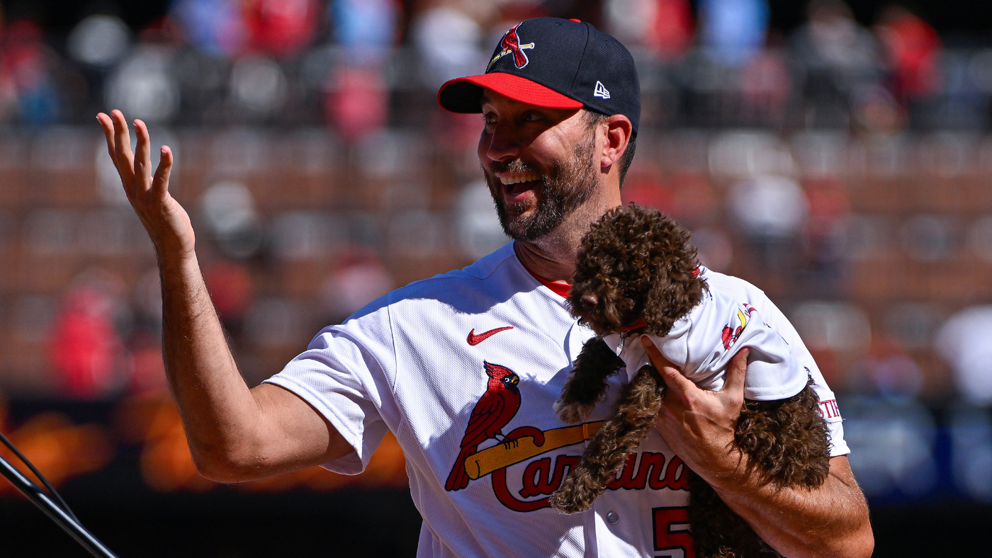 WATCH: Cardinals' Adam Wainwright gets final at-bat in front of Busch Stadium crowd before retirement