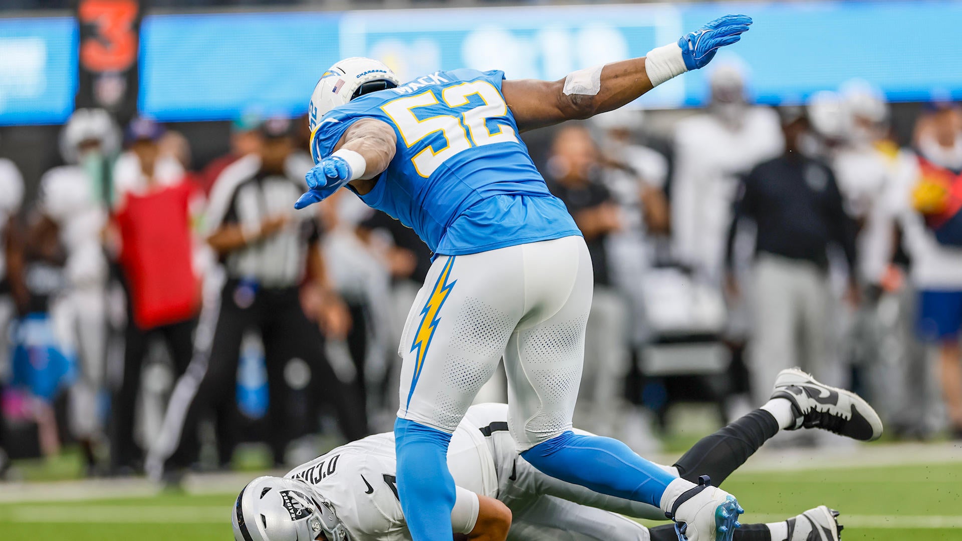 Khalil Mack collects career-high 6 sacks in Chargers' win vs