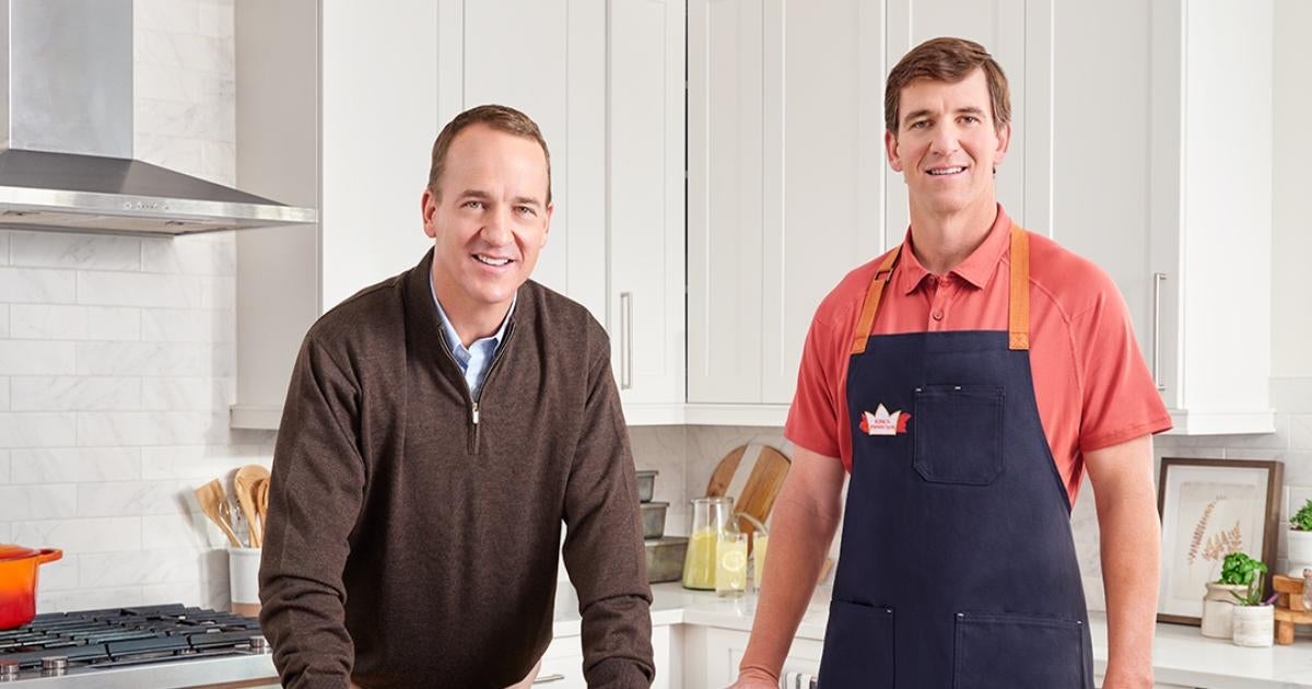 Eli Manning Talks Filming King's Hawaiian Commercial With Brother